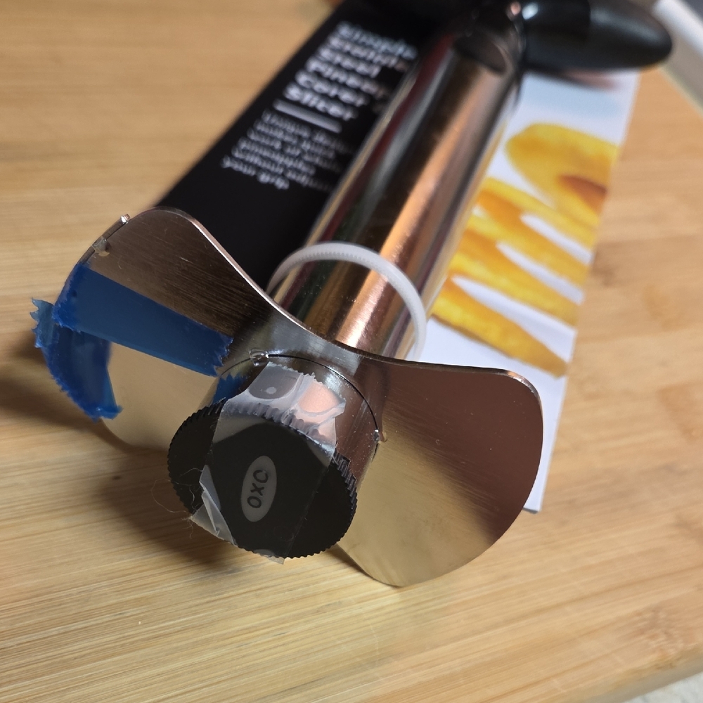 OXO Black and Silver Pineapple Corer and Slicer - Picture 3 of 3